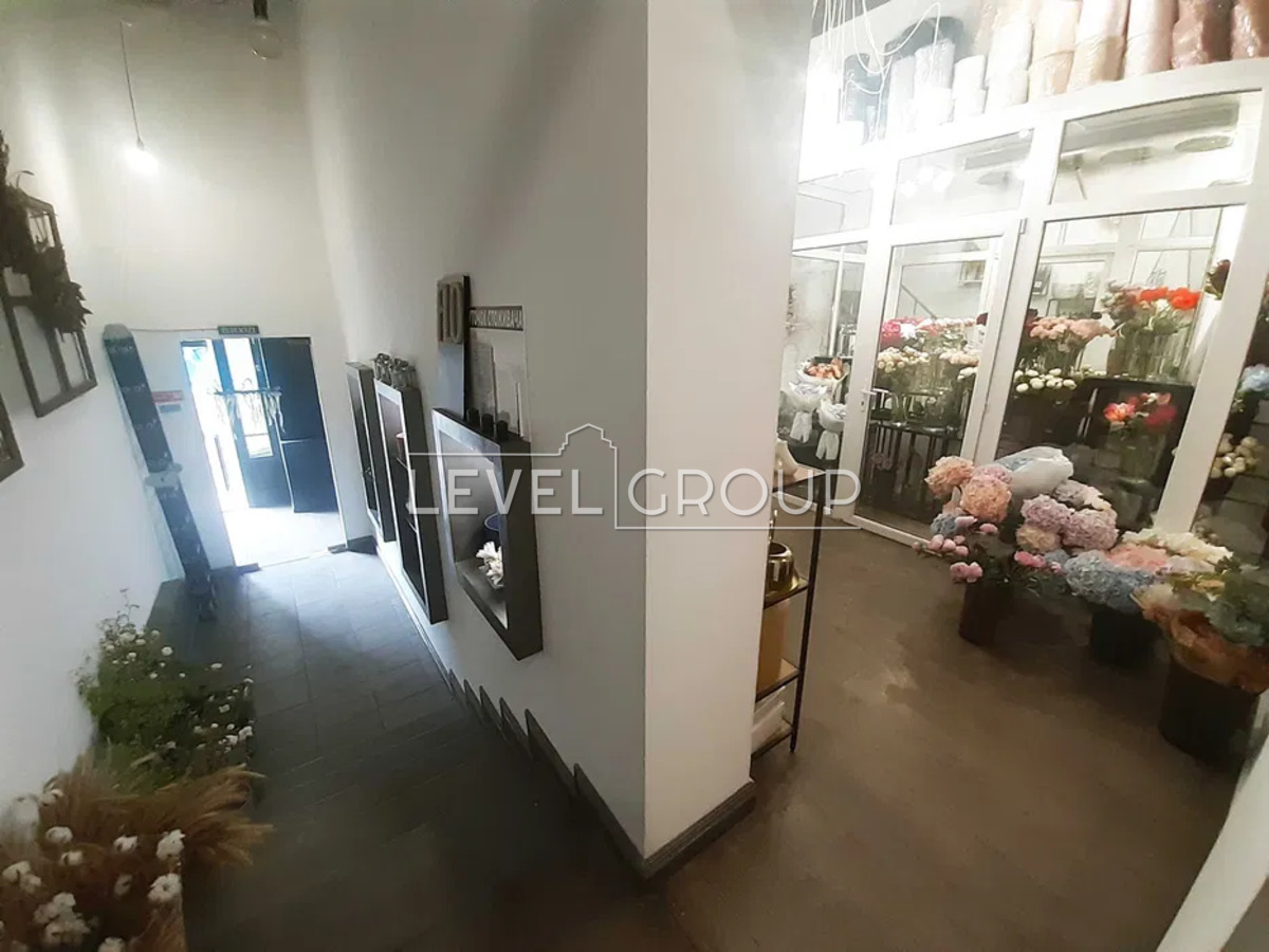 Воздвиженська вул., 48