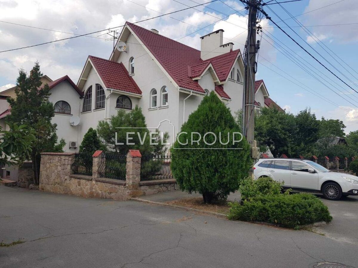 Жовтнева вул., 22