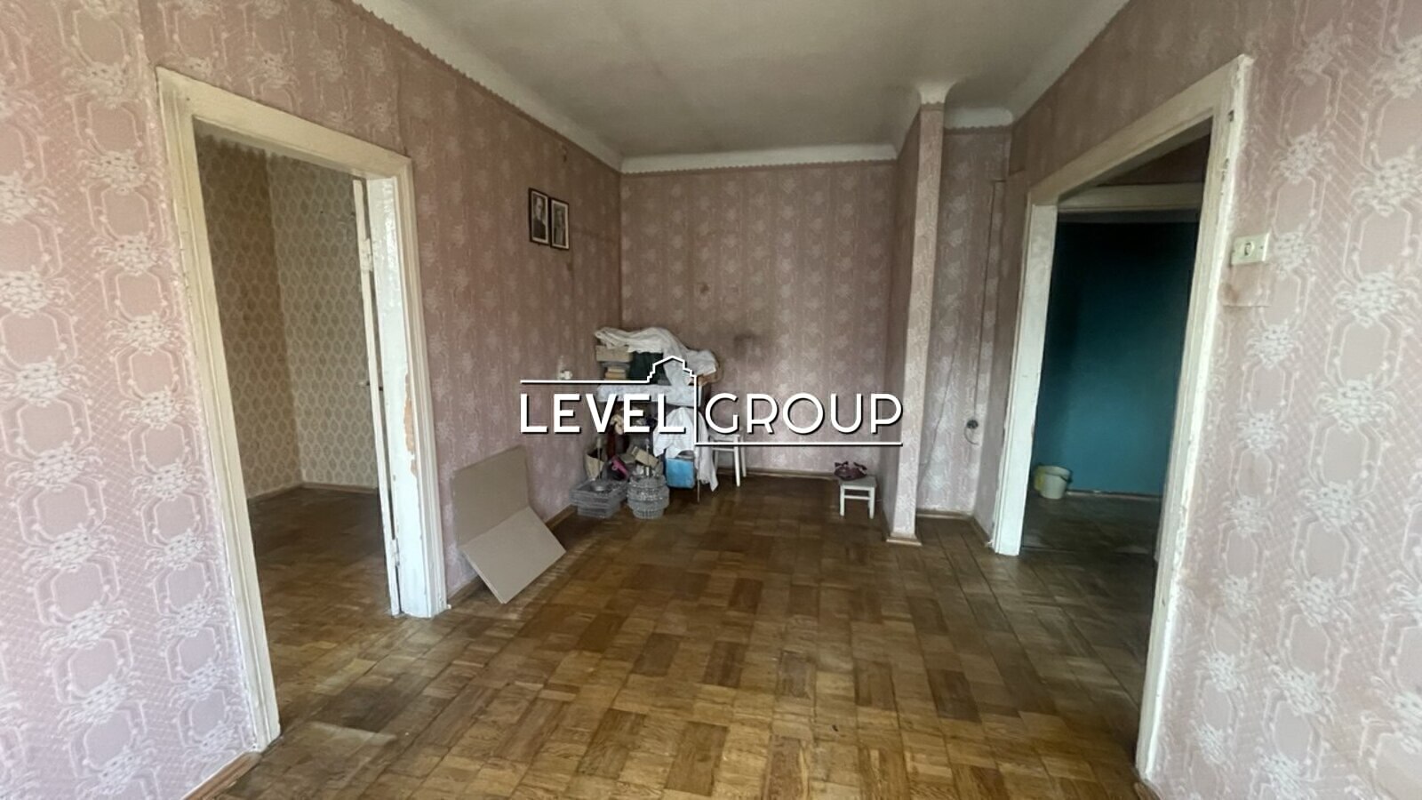 name_en
