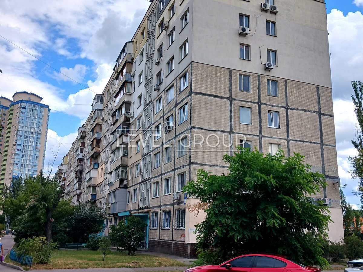 Юрія Шумського вул., 10