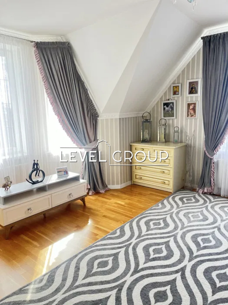 Pecherska, 34