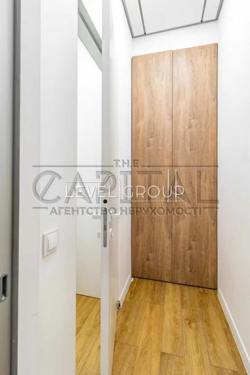 Михайла Грушевського вул., 9