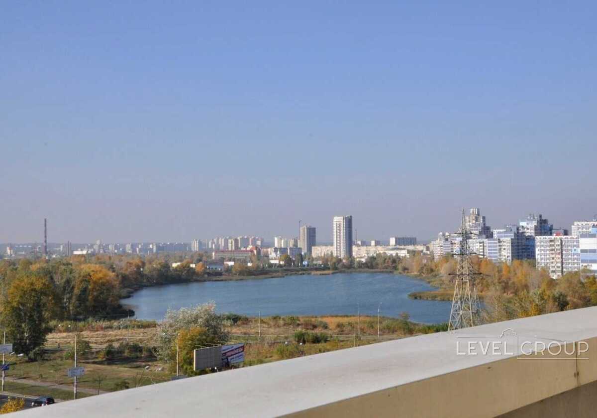 Степана Бандери просп. (Московський), 20