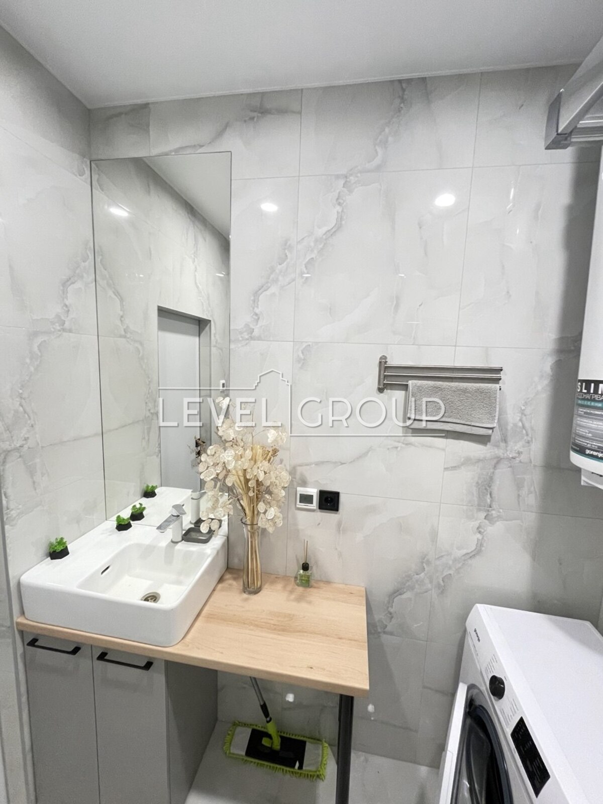 Mikhail Deregus St. (Yantarna), 44