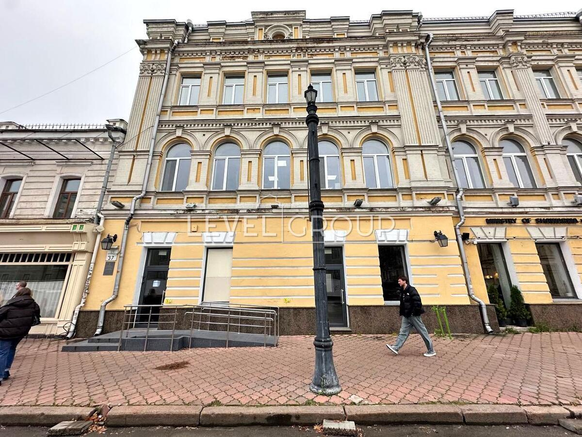 Петра Сагайдачного вул., 36