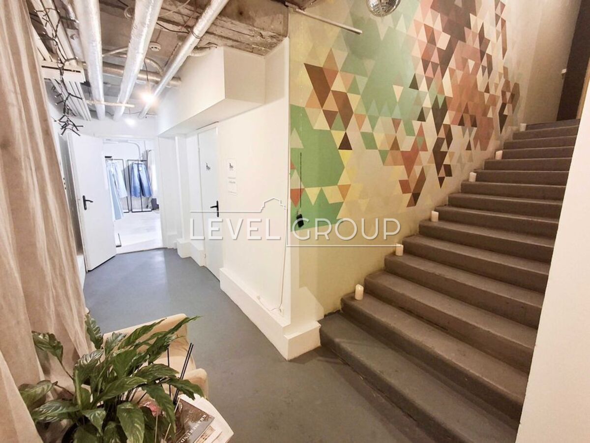 Воздвиженська вул., 48