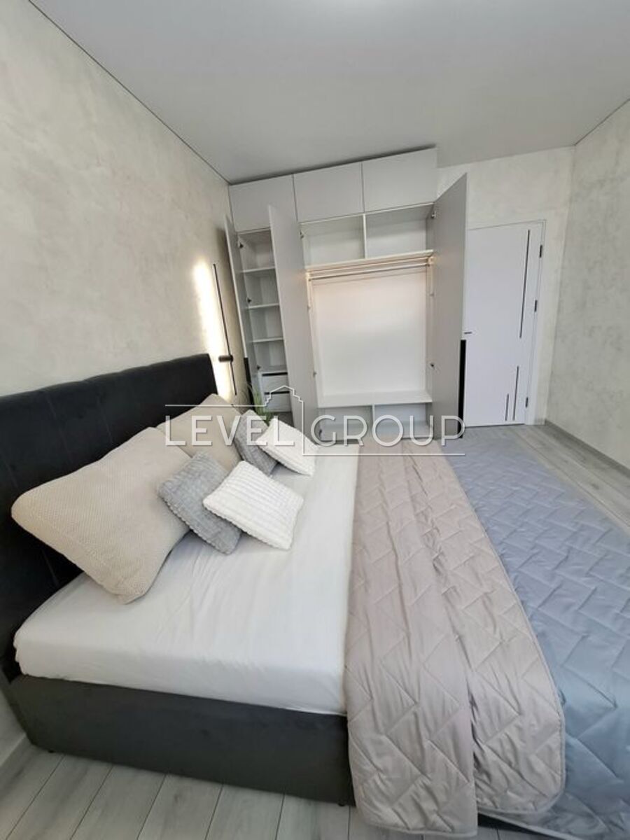 Святошинська, 56