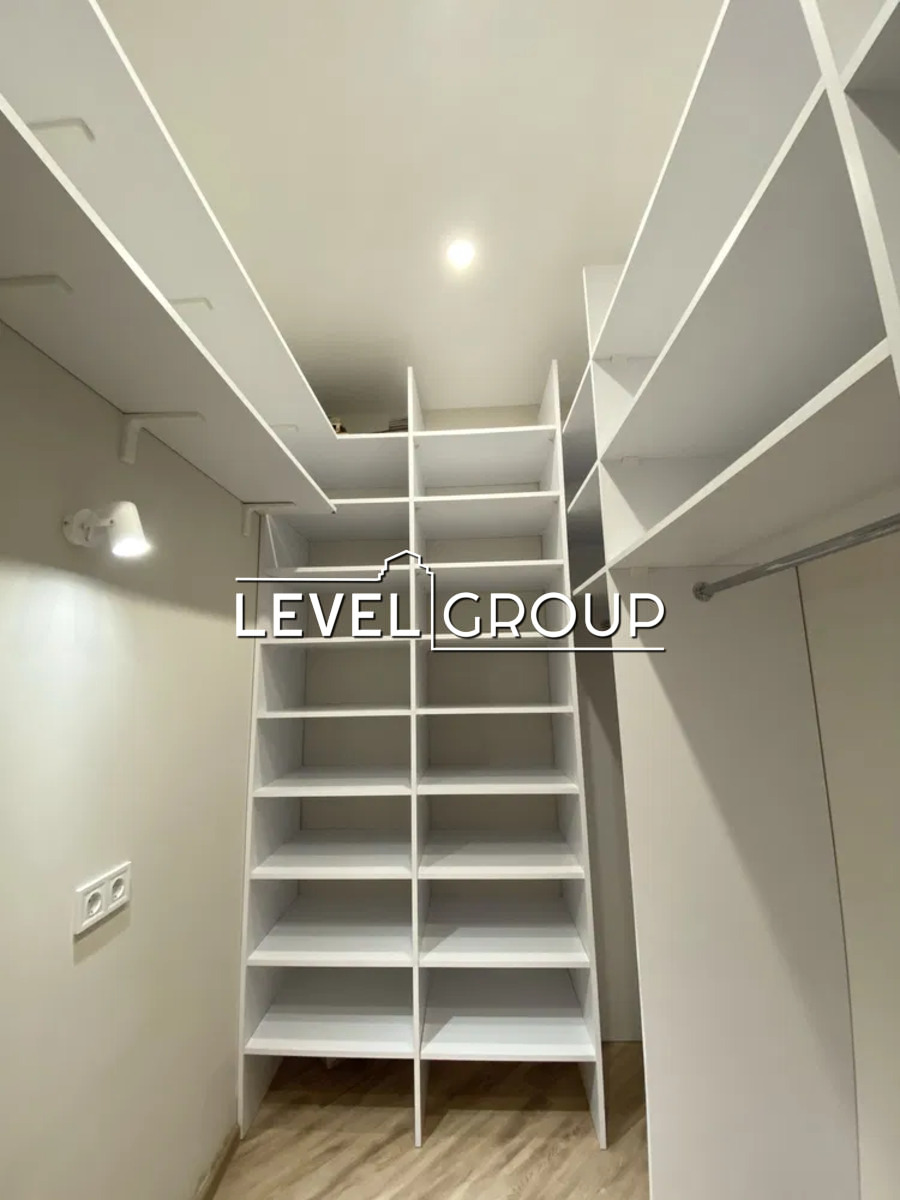 name_en