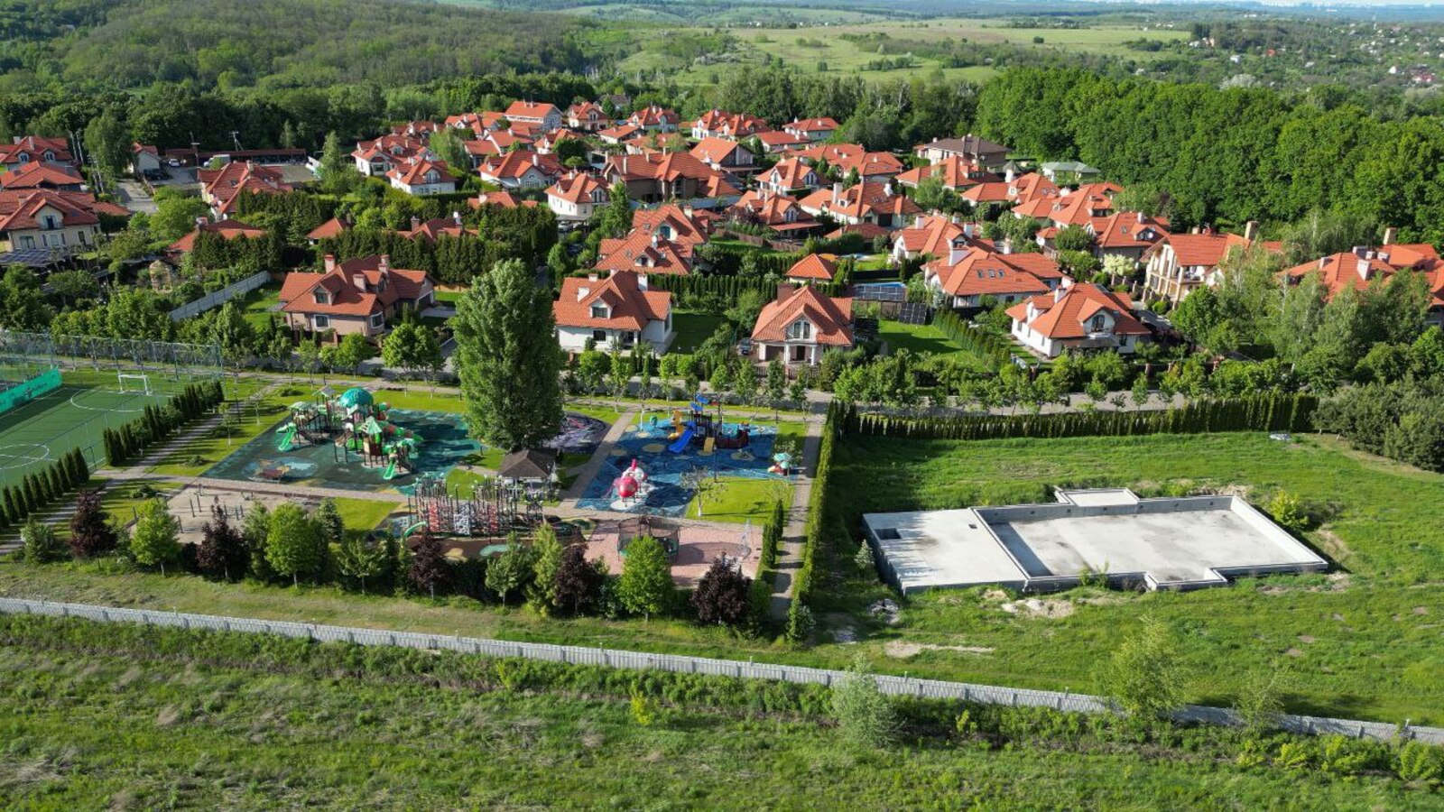Юліанська, 53