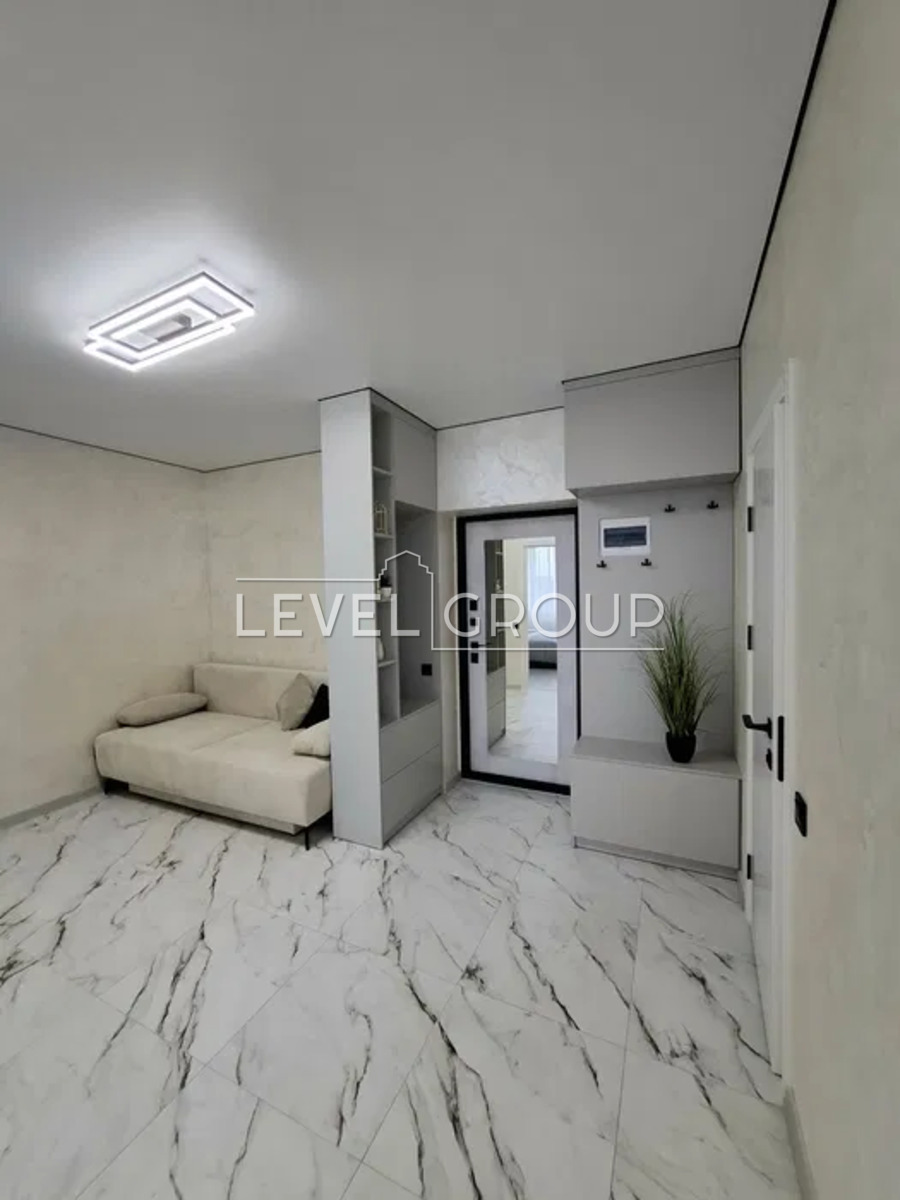 Святошинська, 56