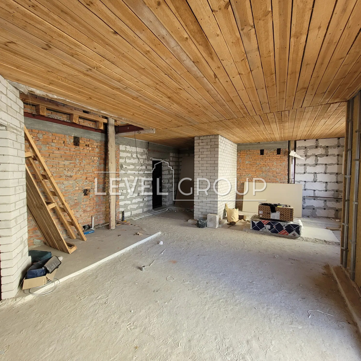 name_en