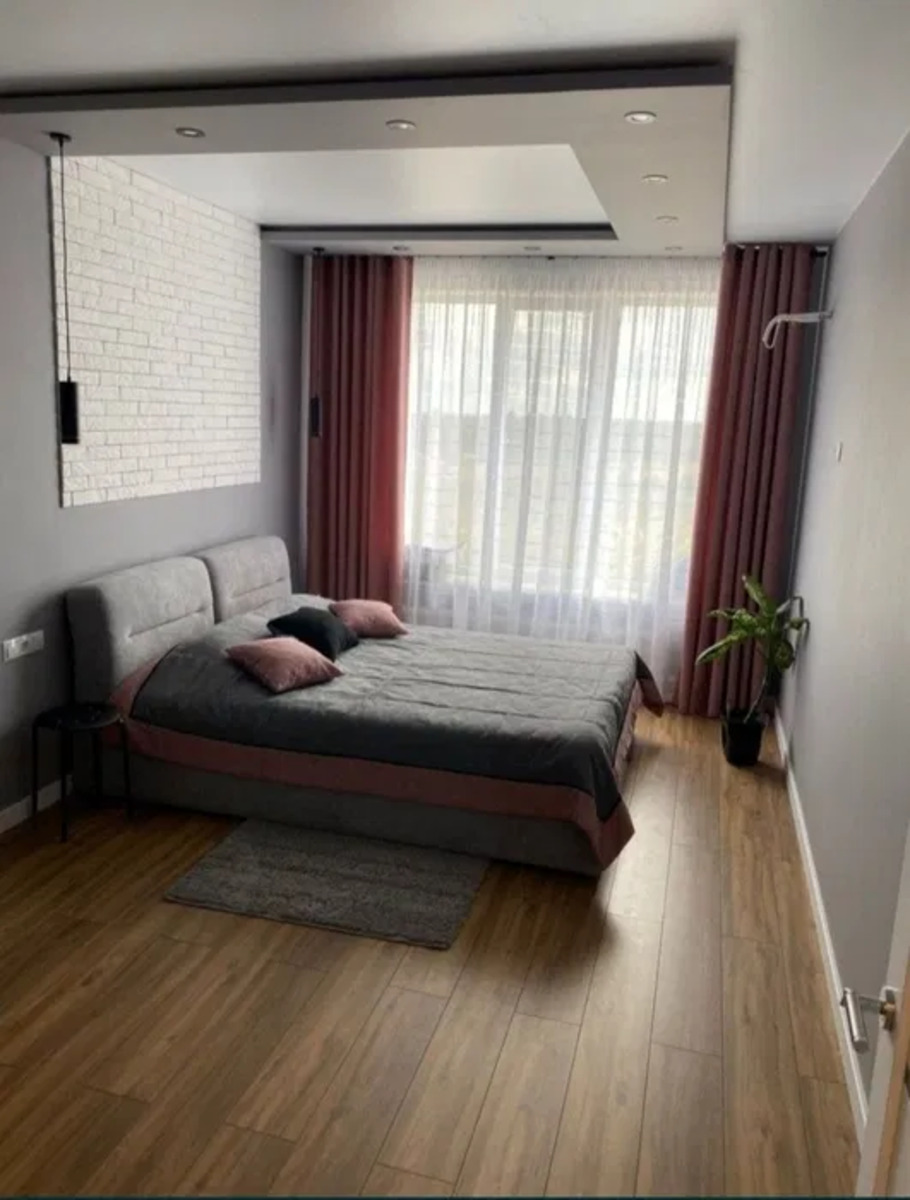 name_en