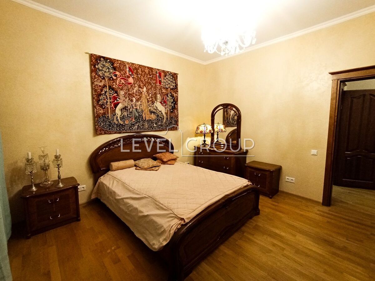 Євгена Коновальця вул. (Щорса), 44а