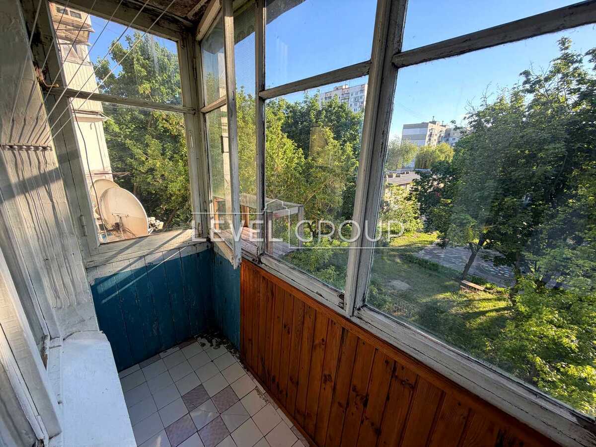 Lesya Kurbasa Ave., 18g
