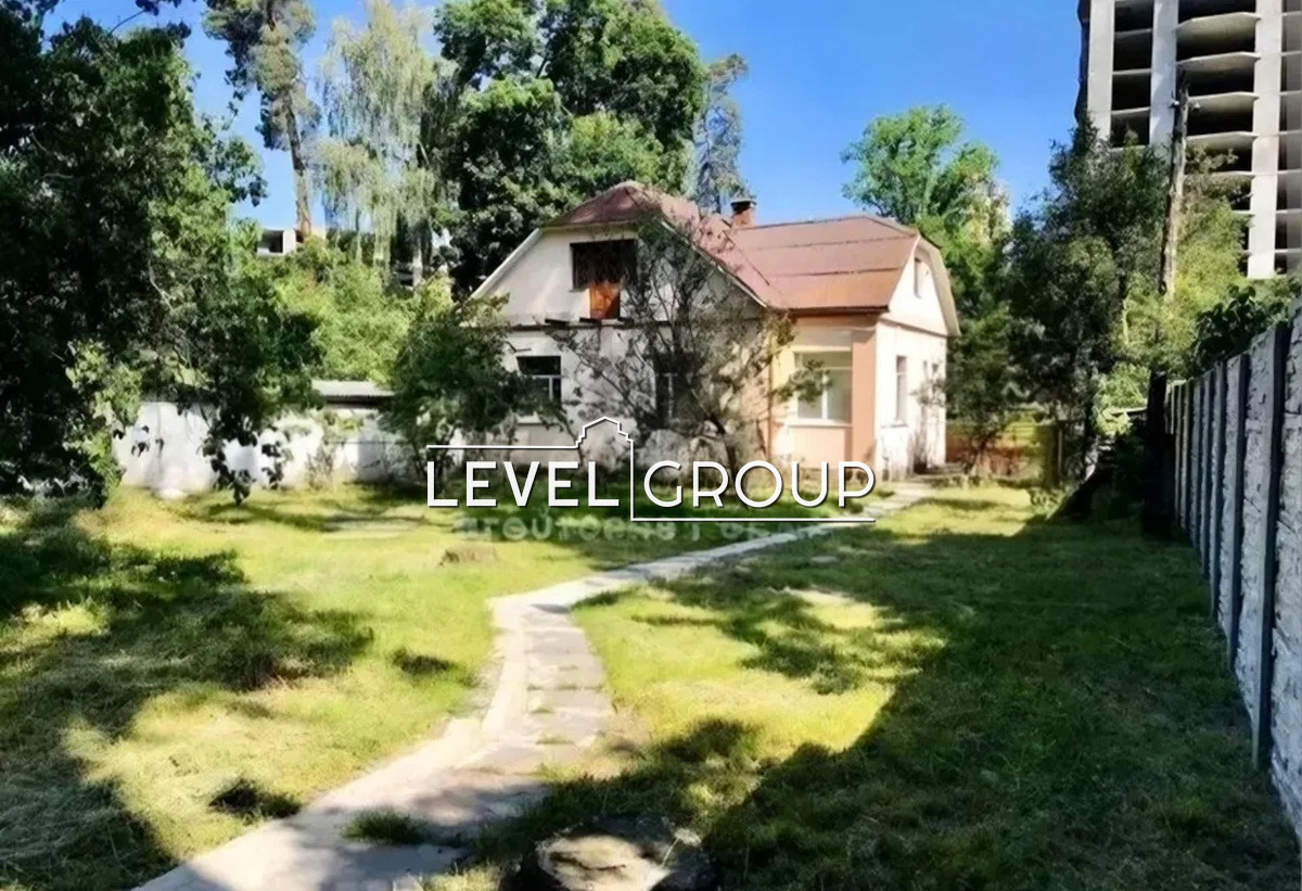 Львівська вул., 4