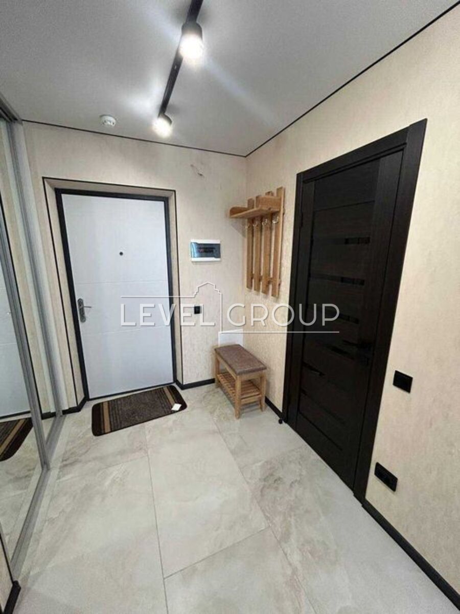 Металургів, 35
