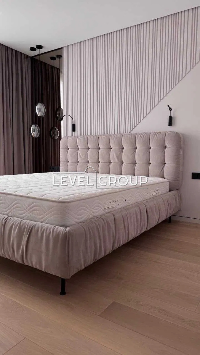 name_en