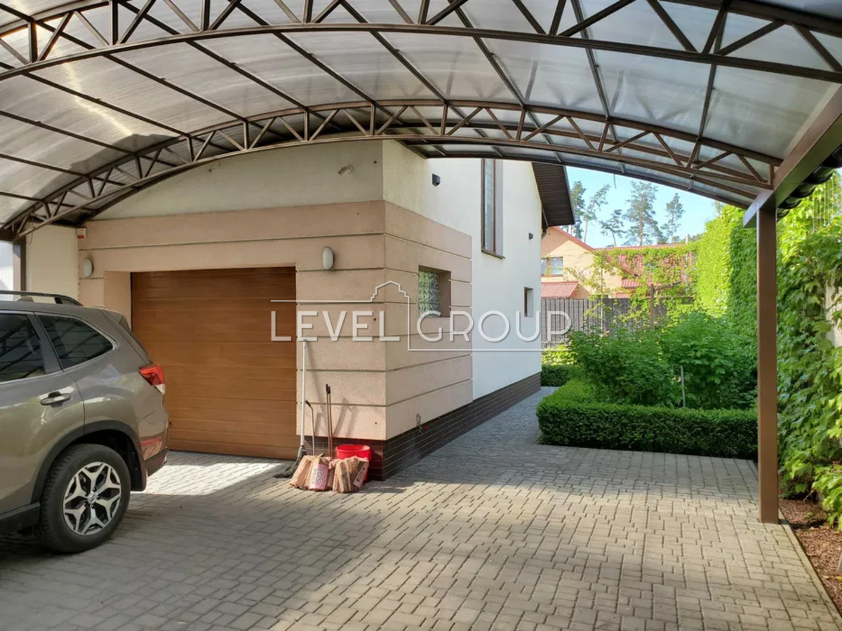 Revolutions Lane, 2m