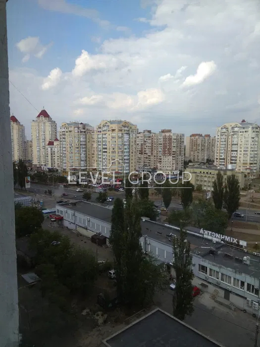 Володимира Івасюка просп. (Героїв Сталінграда), 27а