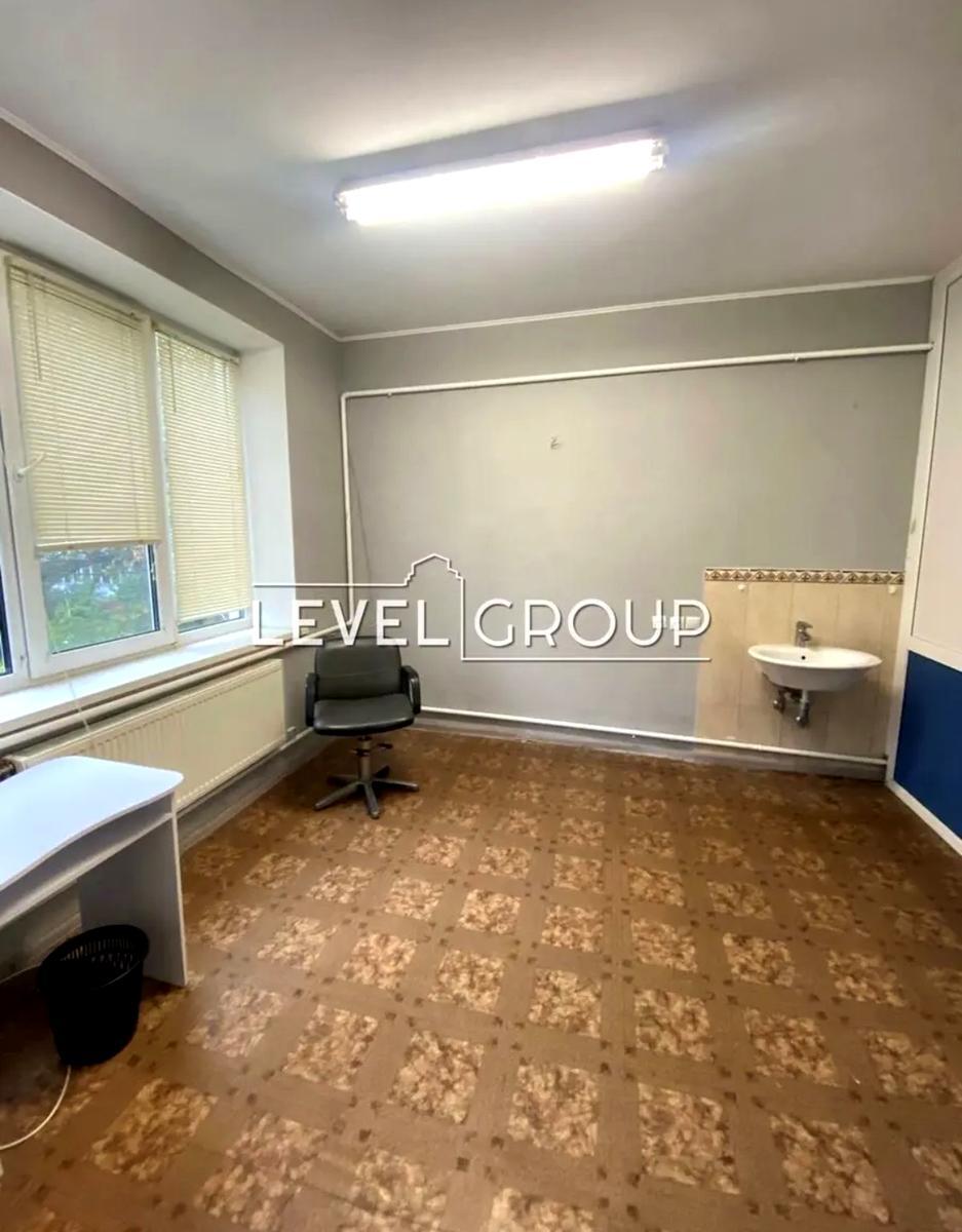 Volodymyr Ivasyuk Ave. (Heroes of Stalingrad), 65