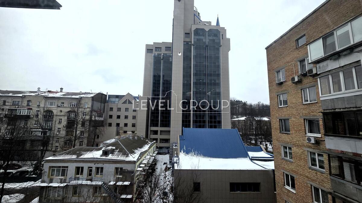 Шовковична вул., 48