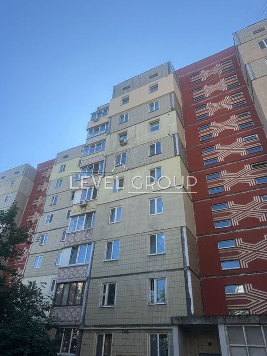 Revutskoho St., 25