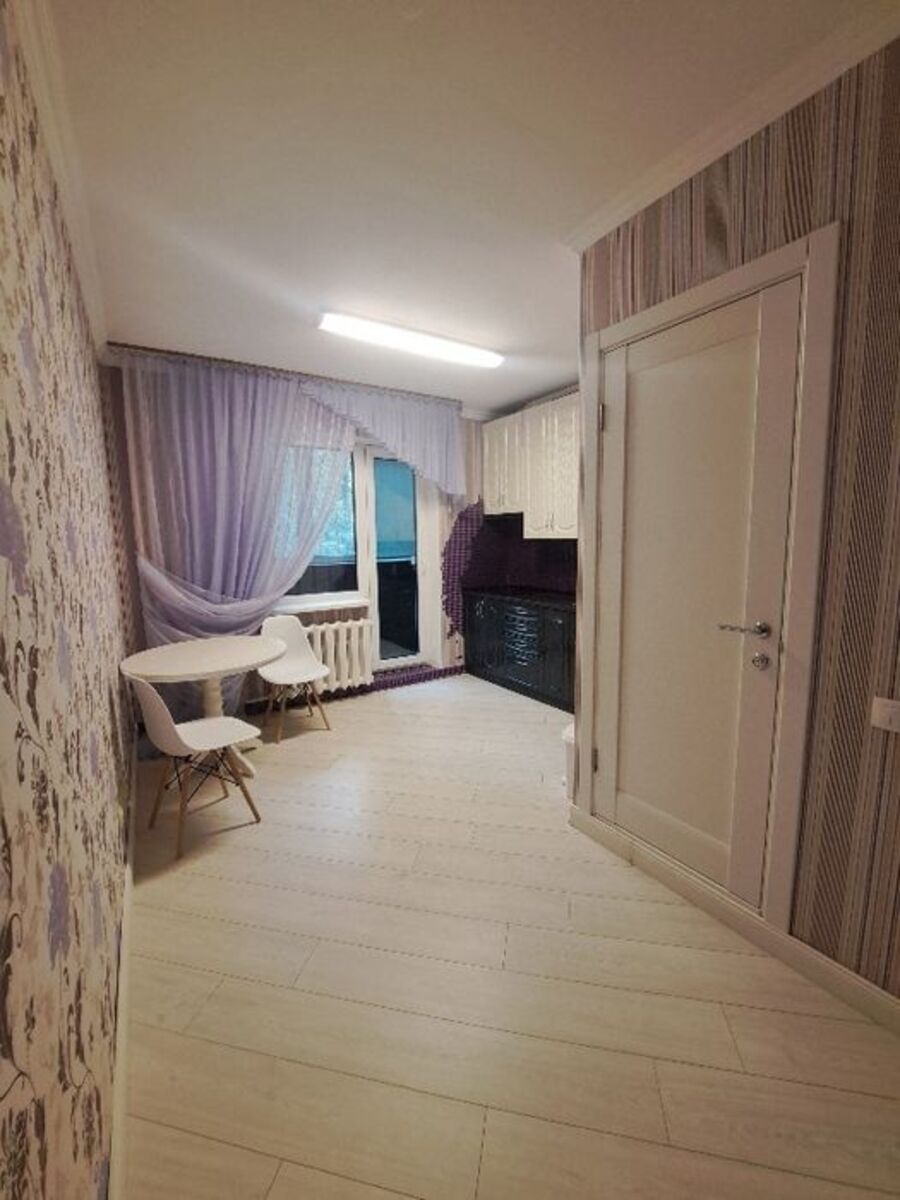 Автозаводська вул., 43