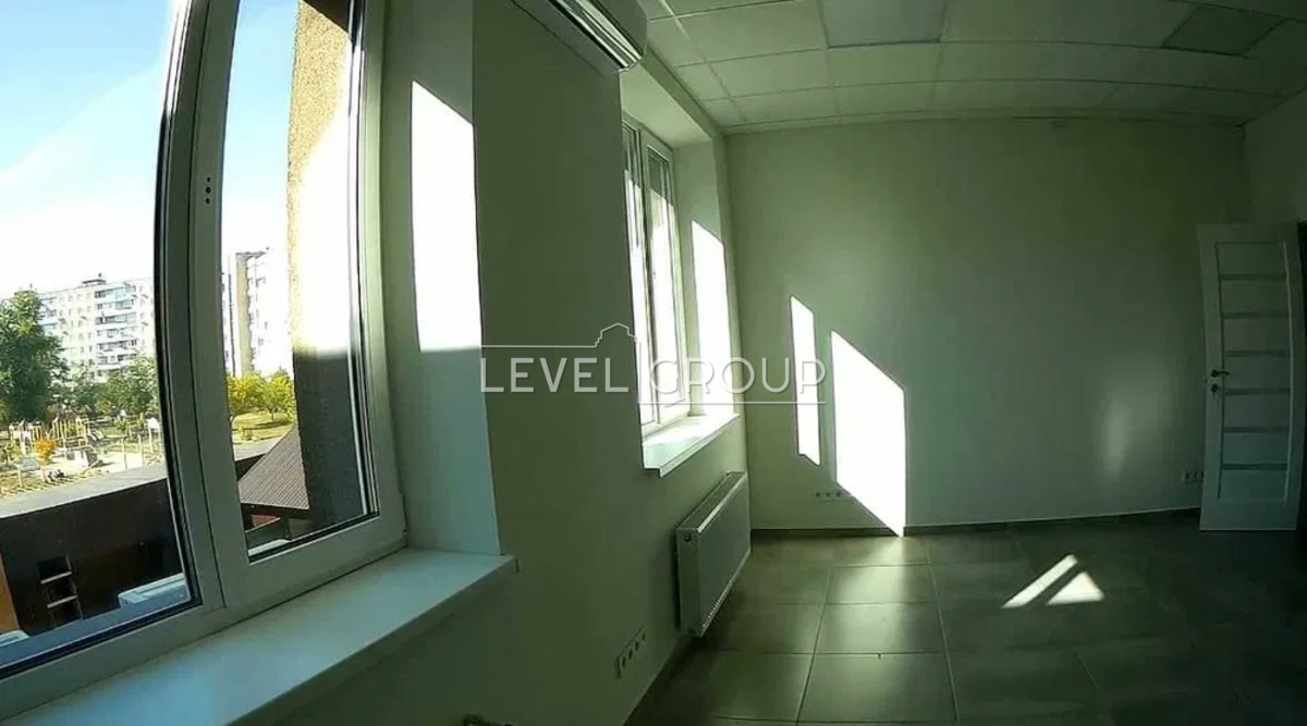 Прирічна вул.