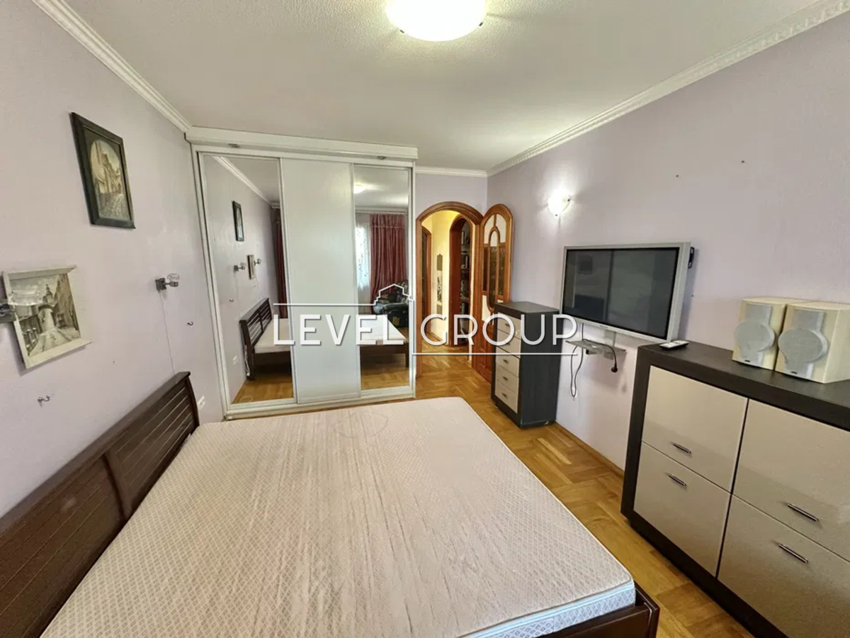 Borys Gmyri St., 1-2