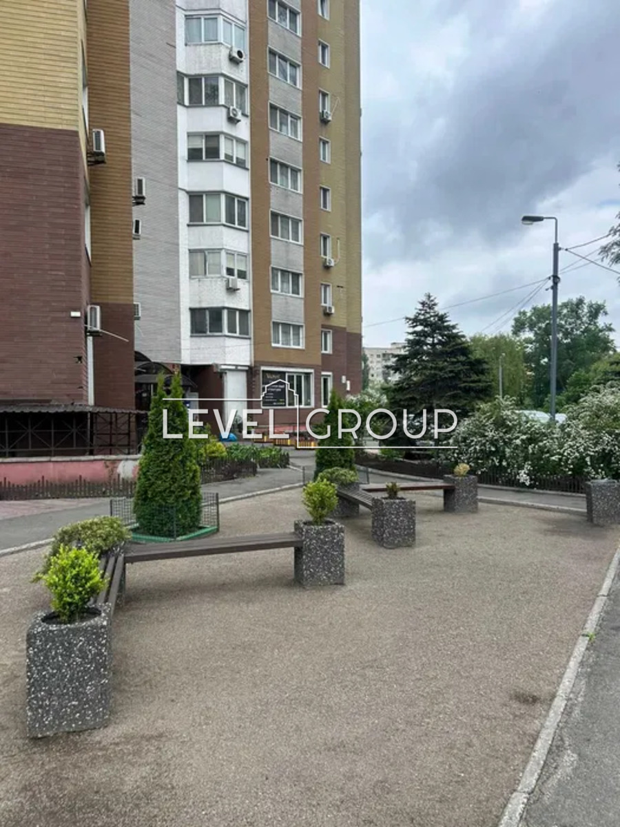Євгена Сверстюка вул. (Марини Раскової), 52 в