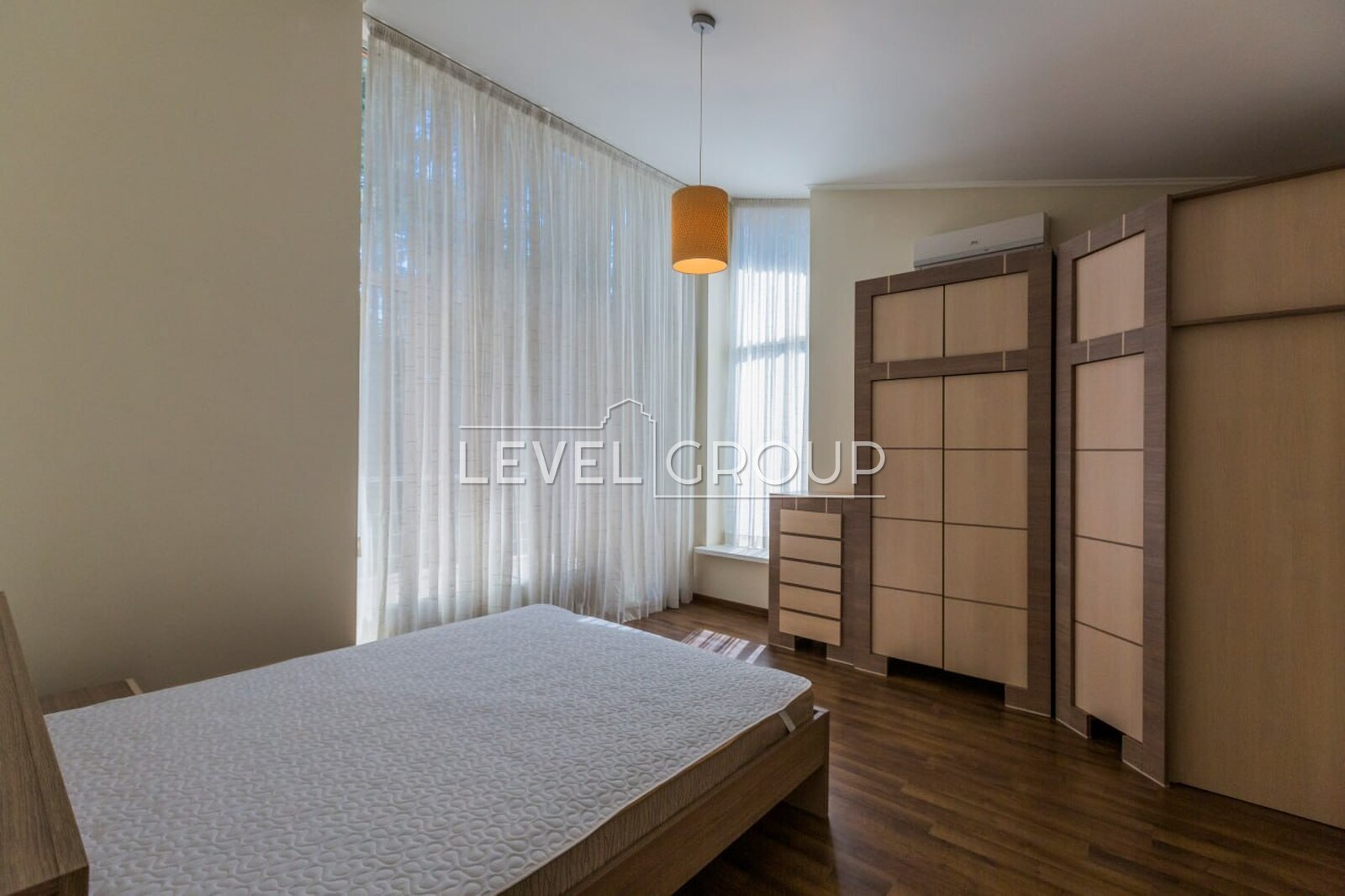 Lisova, 20