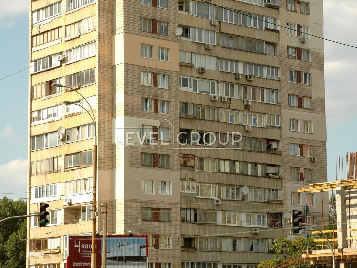 Лесі Українки бульв., 7