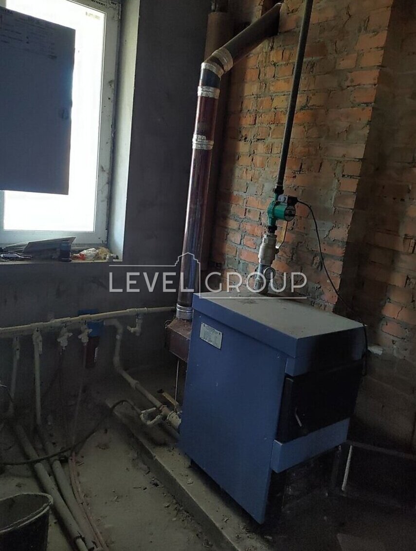 Янтарна вул., 13