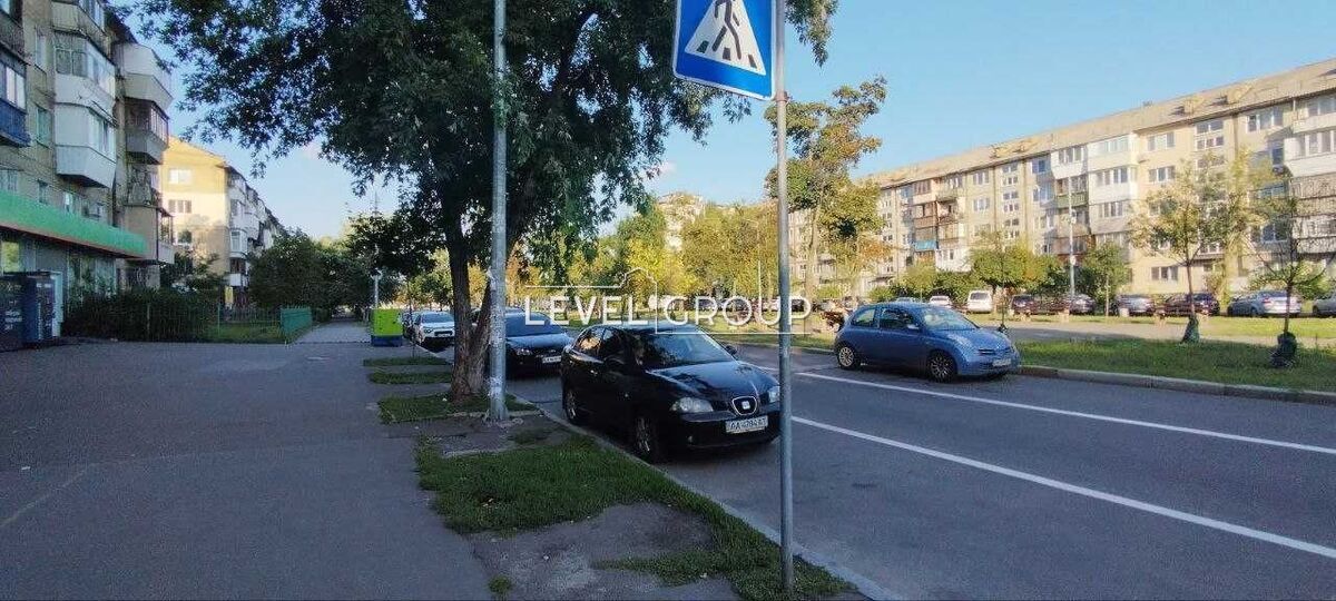 Верховної Ради бульв., 26