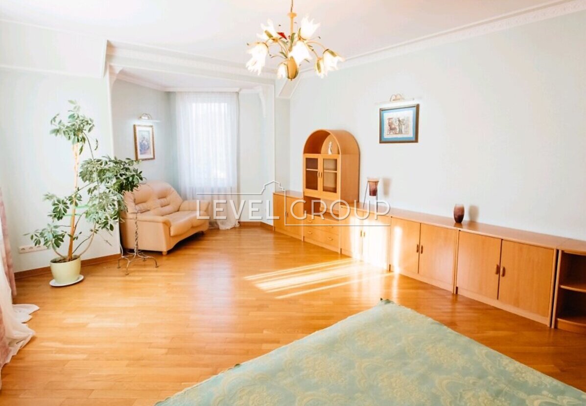 name_en