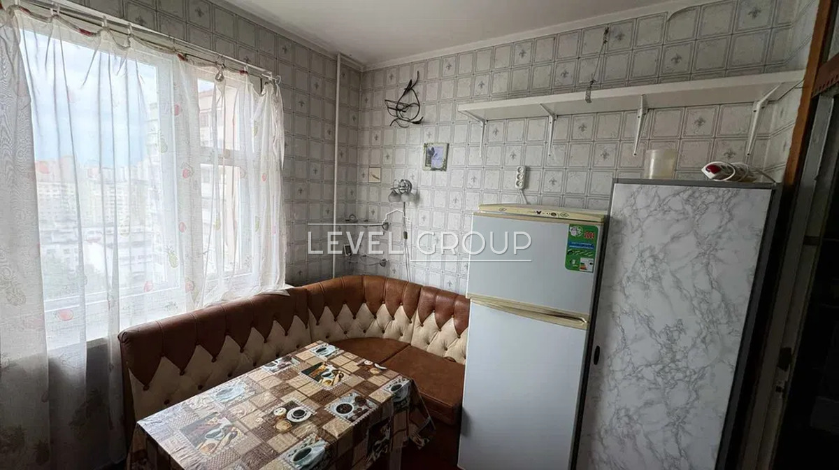 Степана Олійника вул., 3