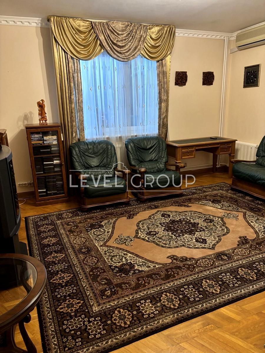 Мистецька вул., 7