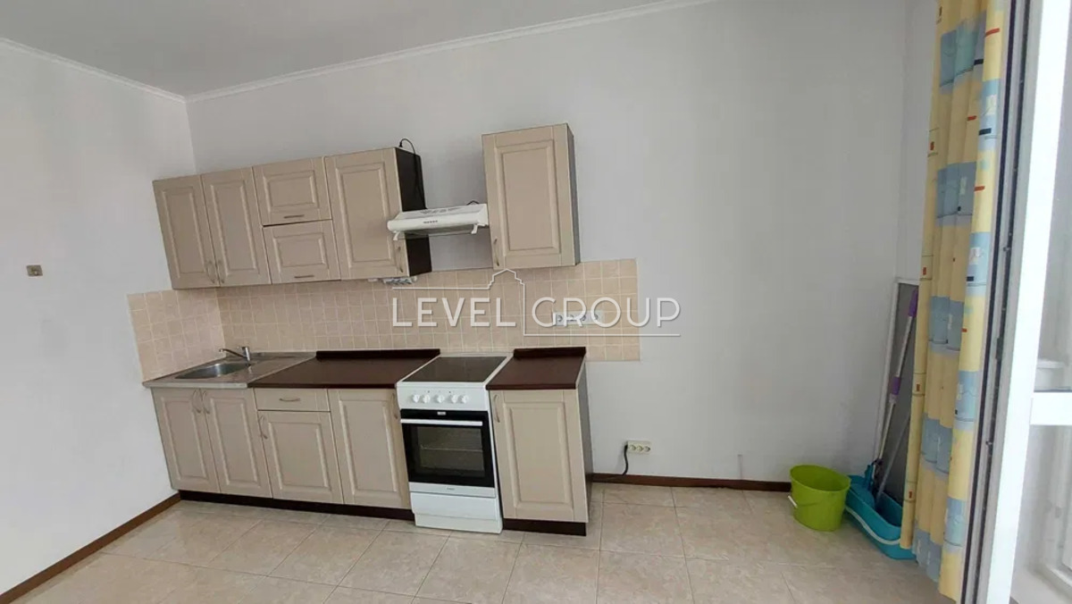 Воскресенська вул., 14е