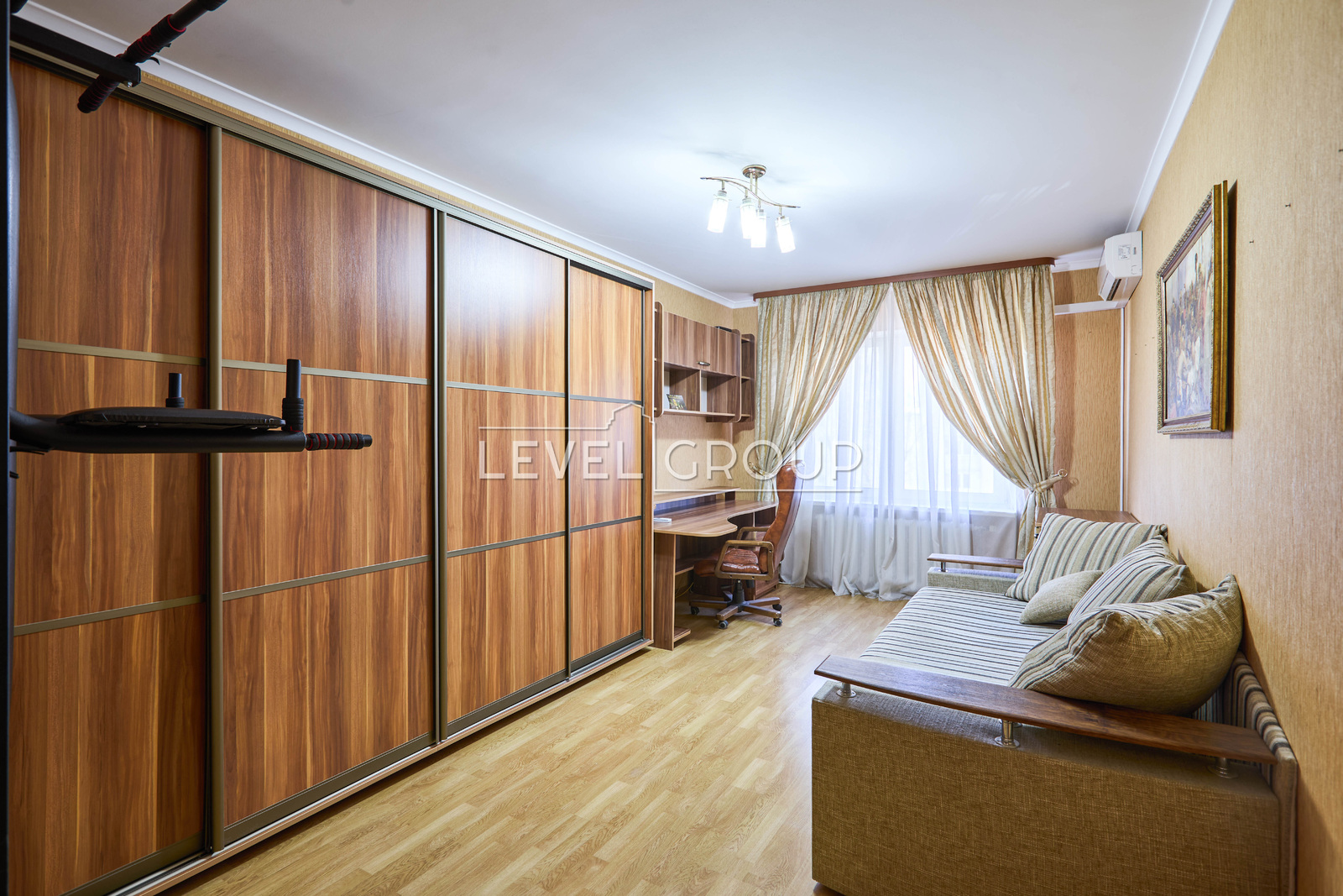 Европейського Союзу просп. (Правди), 31а