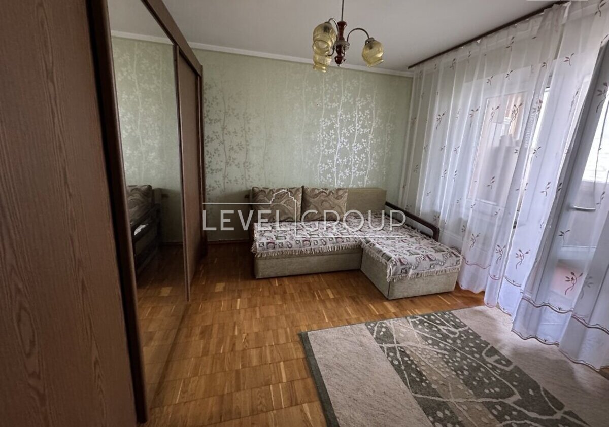 Honore de Balzac St., 24