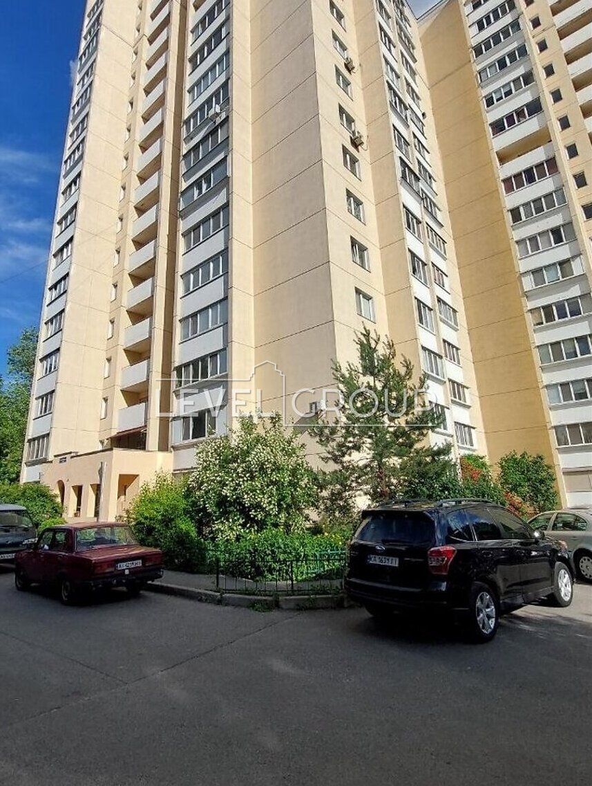 Красовського вул., 8Б