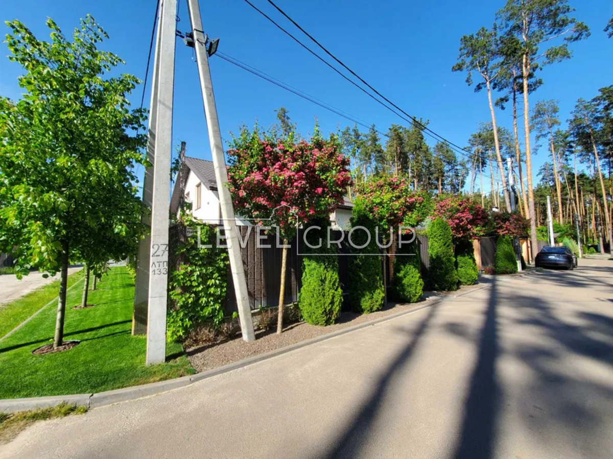 Revolutions Lane, 2m
