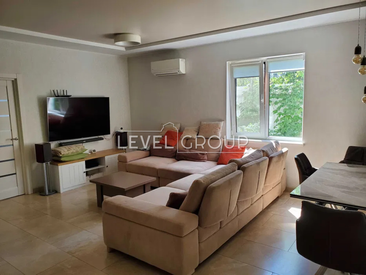 Revolutions Lane, 2m