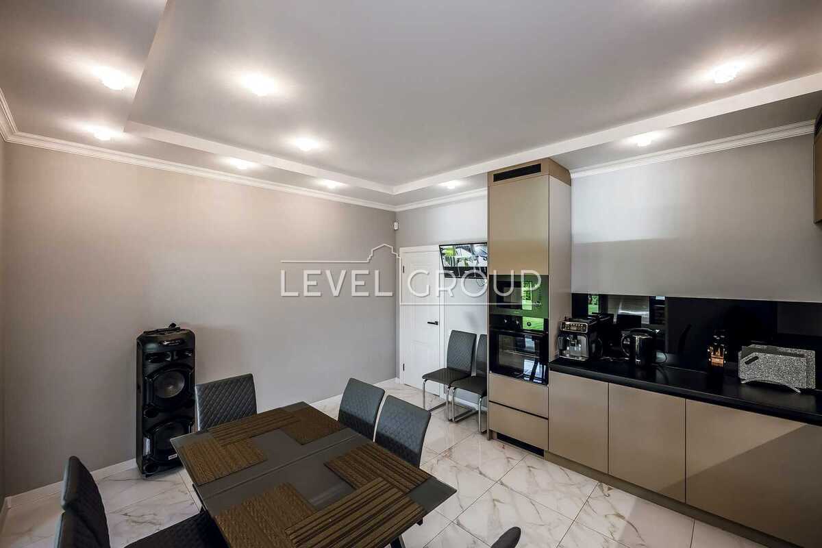 Lavandova, 25