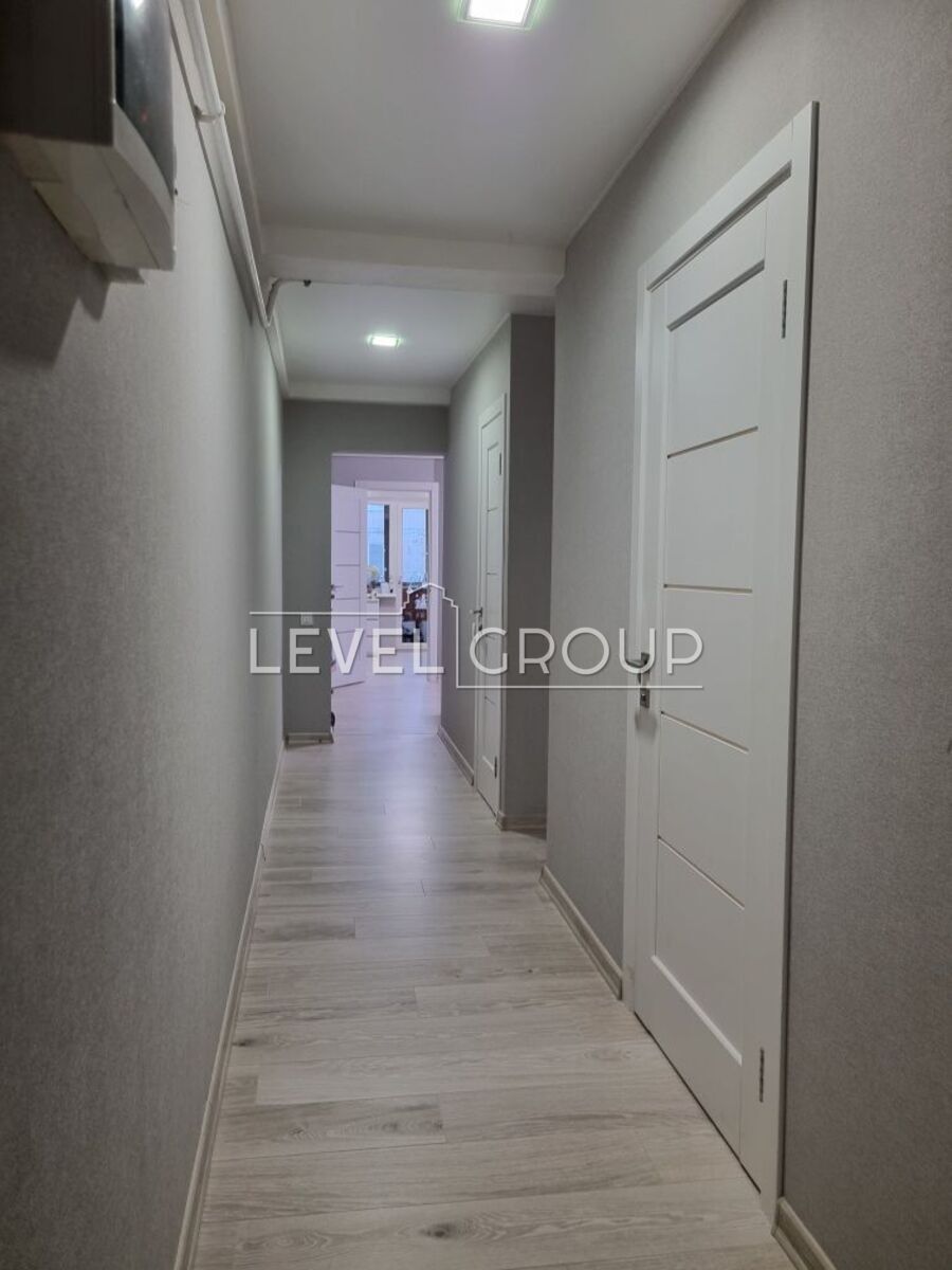 Ореста Левицького вул. (Академіка Курчатова), 8б