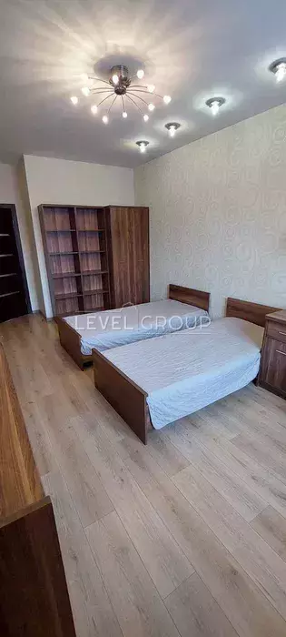 Дмитрівська вул., 75