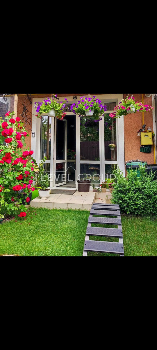 Barvinkova St., 1