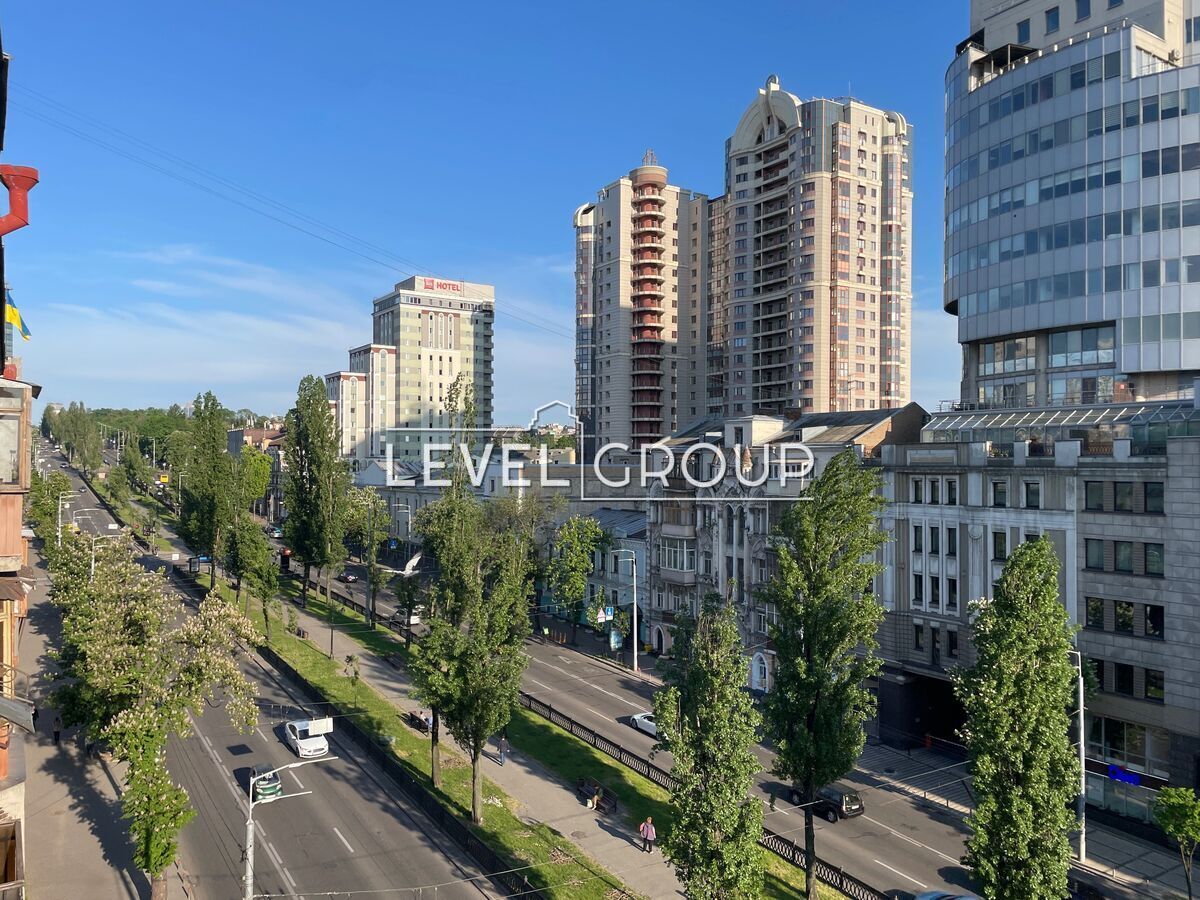 Тараса Шевченка бульв., 58