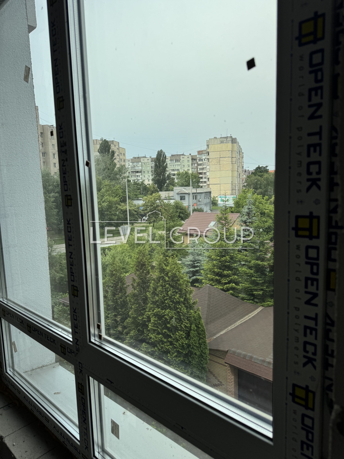 Дмитра Луценка вул., 2Г