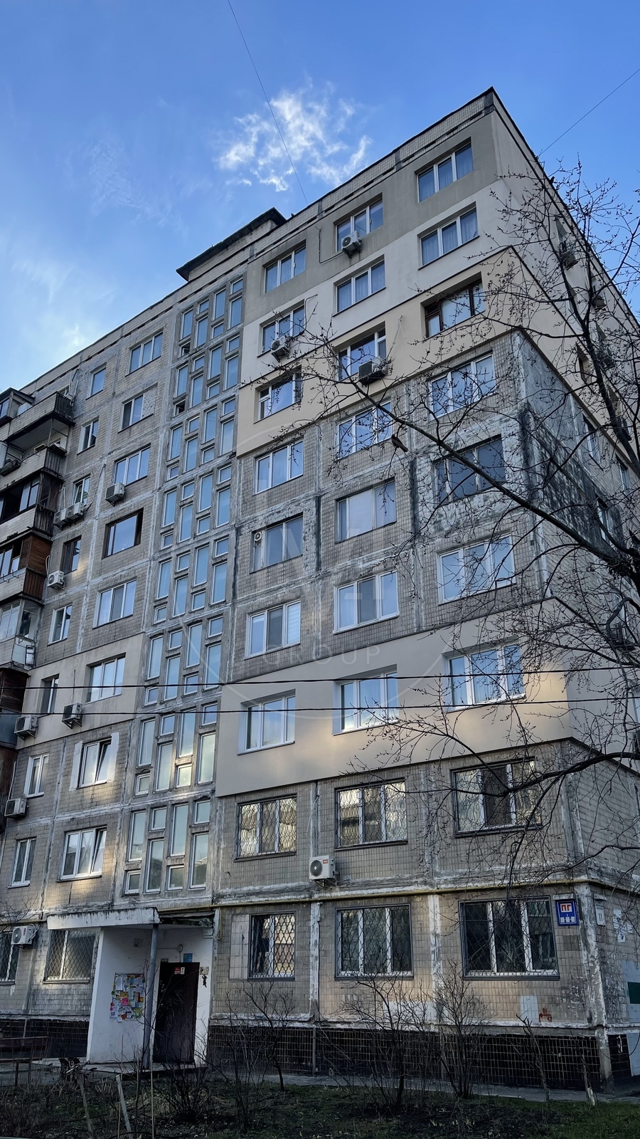 Дніпровська набережна, 11